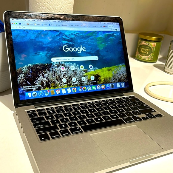 I’m selling this MacBook Pro laptop if you have any interest contact me!